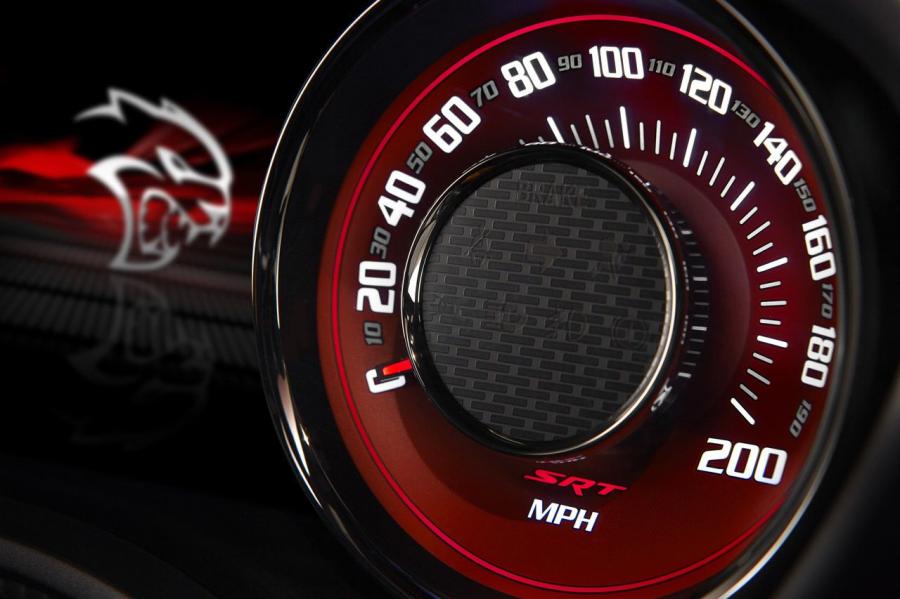  Dodge Challenger SRT 2015 года  (фото 24 из 79)